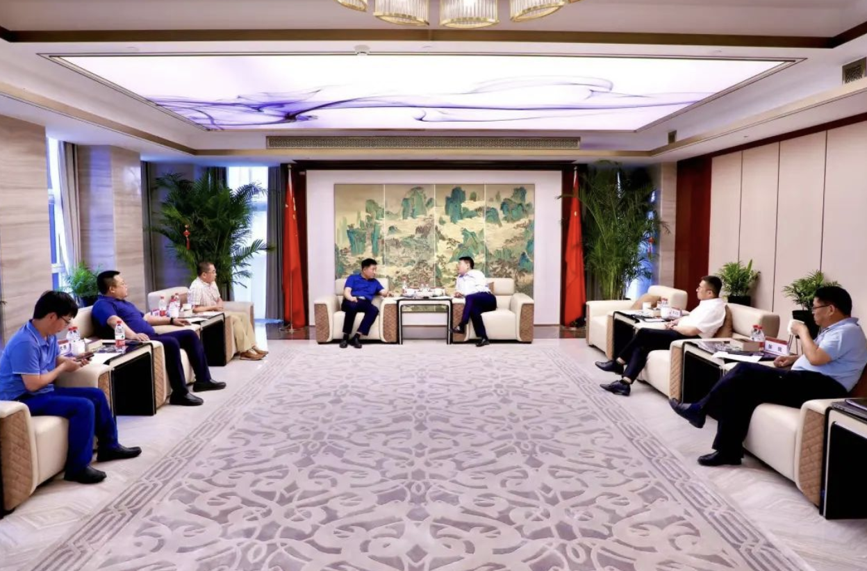 吴城董事长会见内蒙地勘公司党委书记